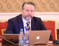 Jos de Goey using a laptop