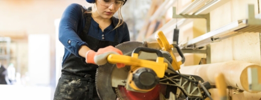 Photo of a carpenter using a circular saw