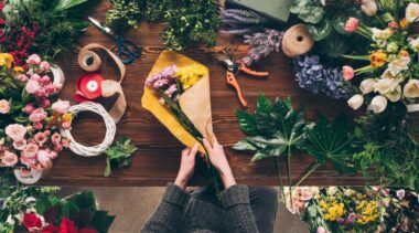 Photo of florist aerial view of bouquet arrangement