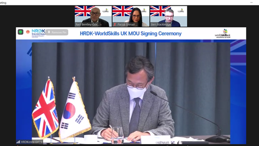 Signing of agreement by HRDKorea